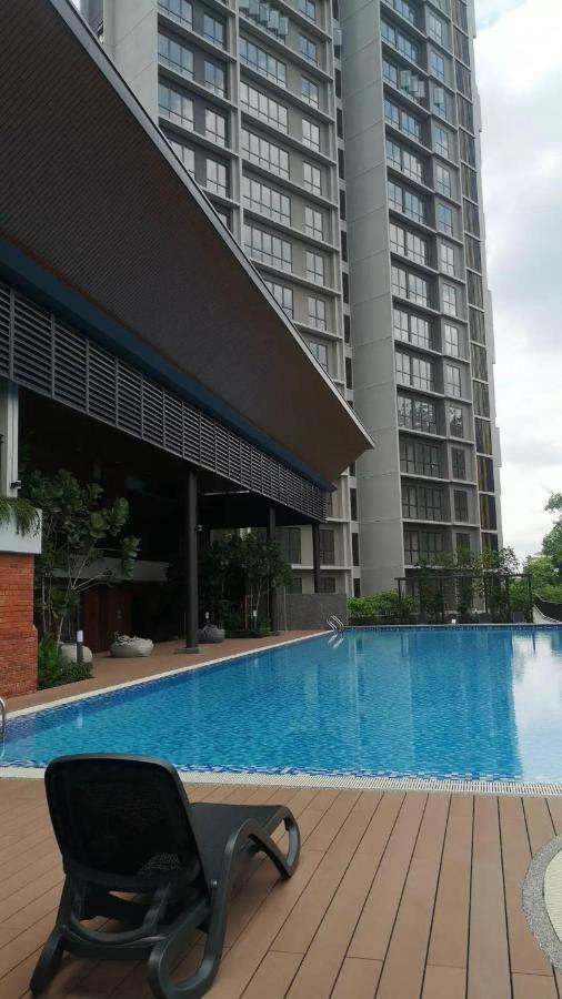 Stayje Putrajaya, 5 Minutes To Ioi City Mall, Wifi , Netflix, Free Parking Eksteriør billede