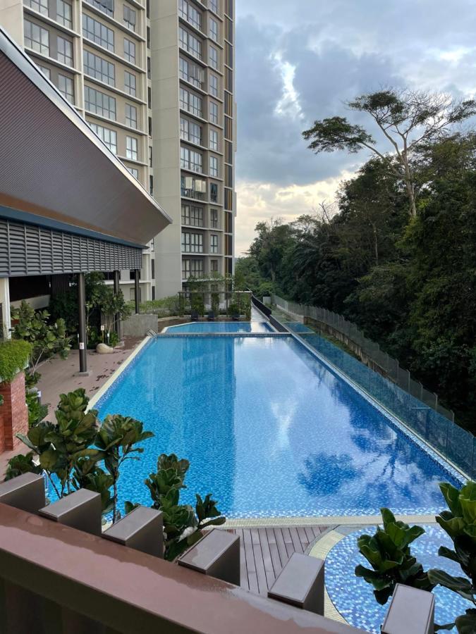 Stayje Putrajaya, 5 Minutes To Ioi City Mall, Wifi , Netflix, Free Parking Eksteriør billede